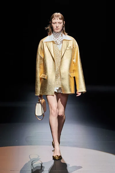 Look 32